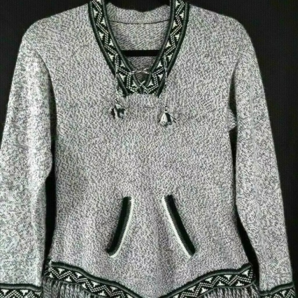 NWOT, Peruvian knitted Sweater GREY BLACK WHITE Tassel  Sz S, New without tag
